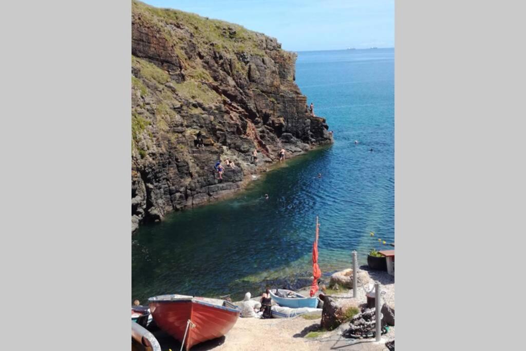 Farm Accommodation - The Lizard Peninsula, Cornwall Helston Eksteriør billede