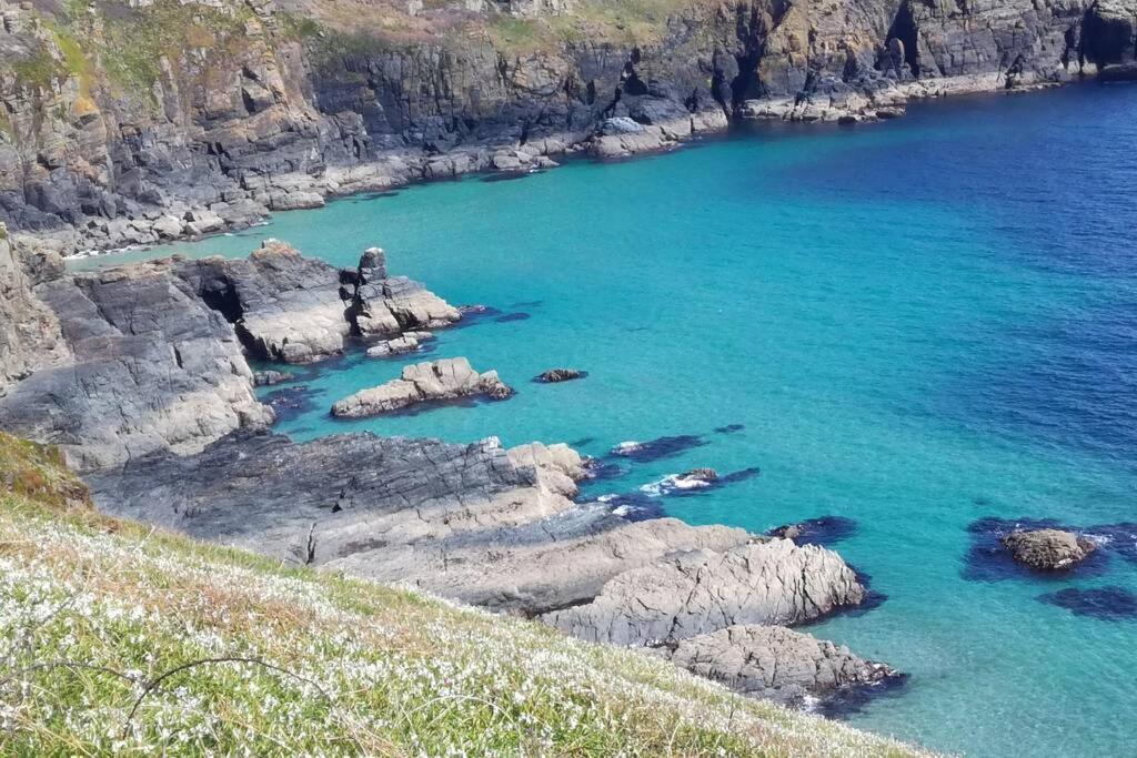 Farm Accommodation - The Lizard Peninsula, Cornwall Helston Eksteriør billede